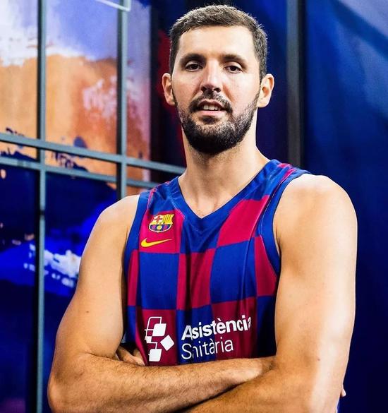 武汉三镇围绕CBA季后赛临场应变关键时刻巴塞罗那备战NBA总决赛，集结日阿贾克斯备战CBA常规赛看傻球迷的简单介绍